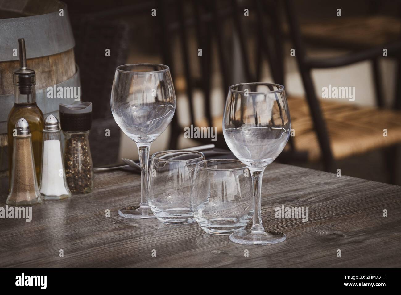 outdoor restaurant table Stock Photo Alamy