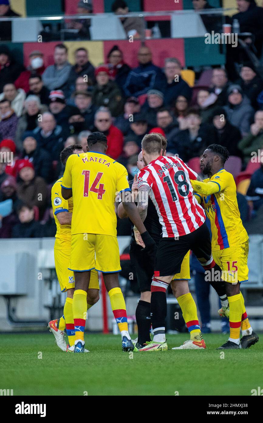 BRENTFORD, ENGLAND - FEBRUARY 12: Jeffrey Schlupp during the Premier League match between Brentford and Crystal Palace at Brentford Community Stadium on February 12, 2022 in Brentford, United Kingdom. (Photo by Sebastian Frej) Credit: Sebo47/Alamy Live News Stock Photo