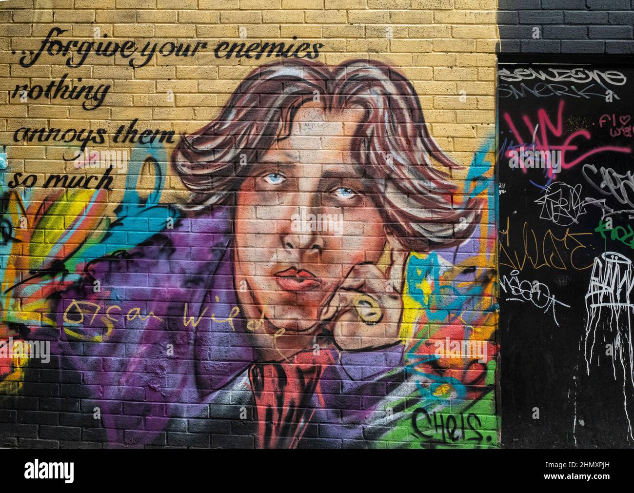 A mural of gay Irish writer and poet Oscar Wilde by CHELS (Chelsea Jacobs) painted in 2021 on the wall of The George, the leading LGBT bar  in Dublin Stock Photo