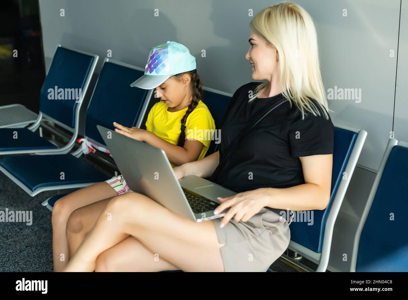 mother daughter with laptop airport Stock Photo Alamy