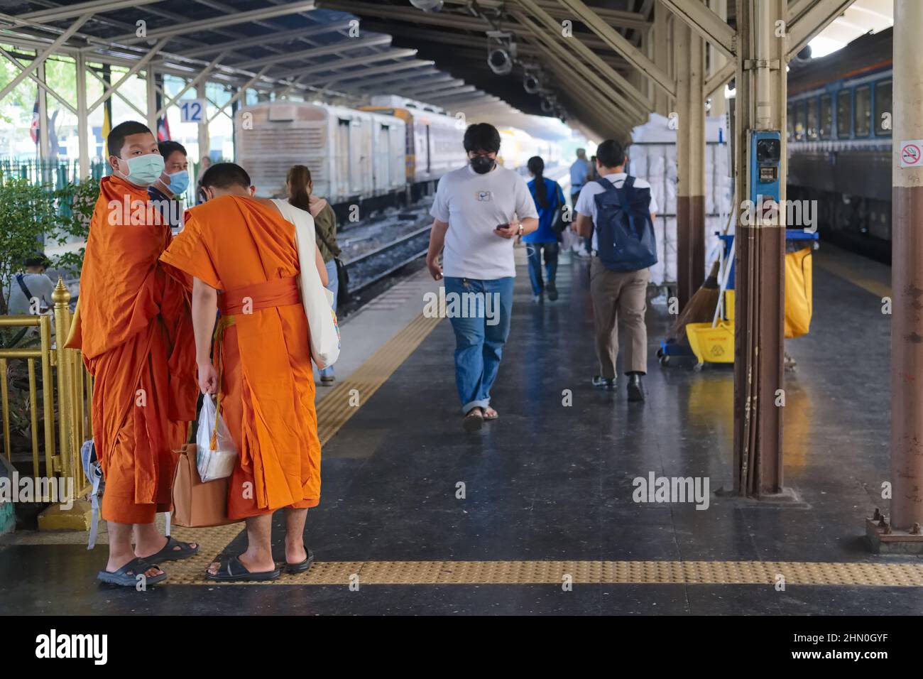 Young Thai Buddhist monks waiting for their train at Hualamphong (Hua Lamphong) Station in Bangkok, Thailand Stock Photo