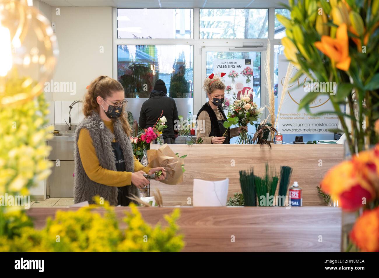 13 February 2022, Hessen, Frankfurt/Main: Florists work in the flower store  "Alice im Blumenland", which belongs to the Frankfurt flower store "Blumen  Meister". February 14 is Valentine's Day and thus one of