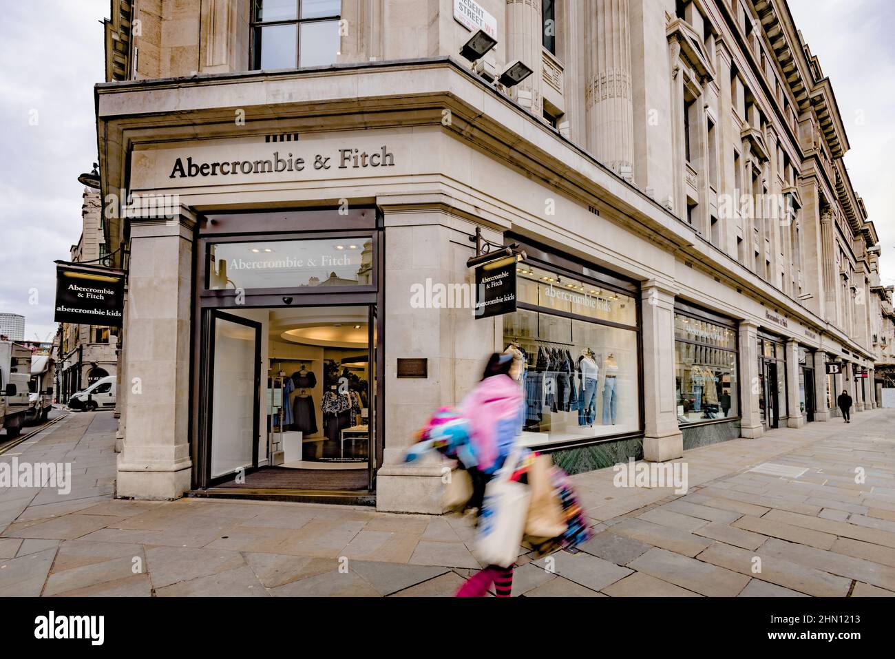 Abercrombie and fitch shop hi-res stock photography and images - Alamy