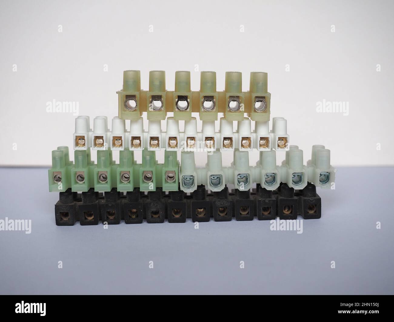 electrical terminal blocks of many sizes and colors Stock Photo Alamy