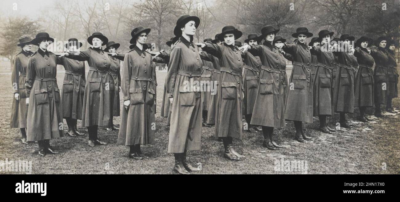 BRITISH WOMEN'S ARMY AUXILIARY CORPS recruits learning to drill about 1917. As yet they have no regimental insignia on show. Stock Photo