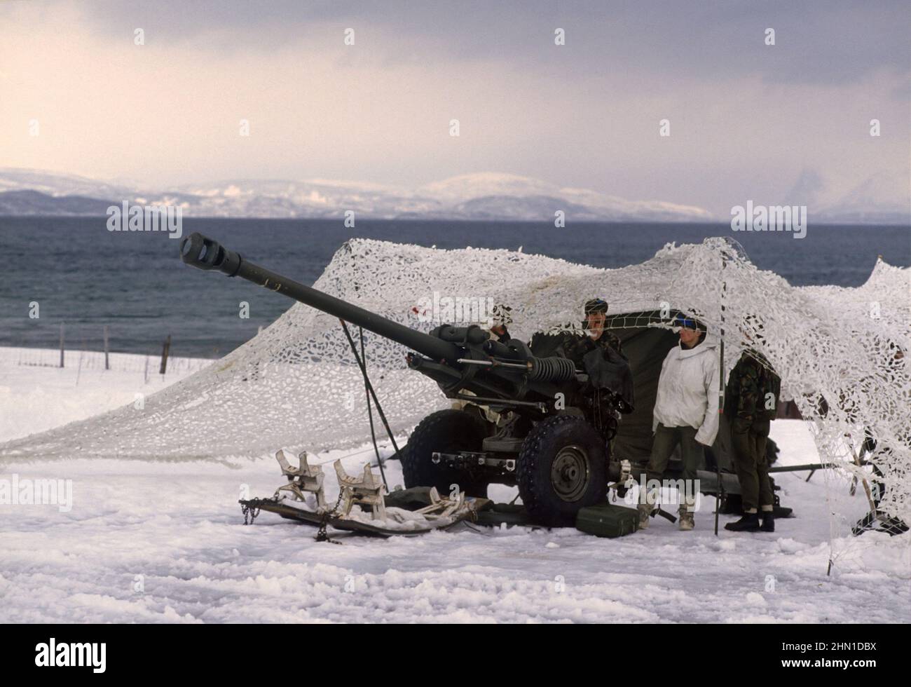 - Royal Army, L118 105 mm gun during NATO exercises in Norway   - Royal Army, cannone L118 da 105 mm durante esercitazioni NATO in Norvegia Stock Photo