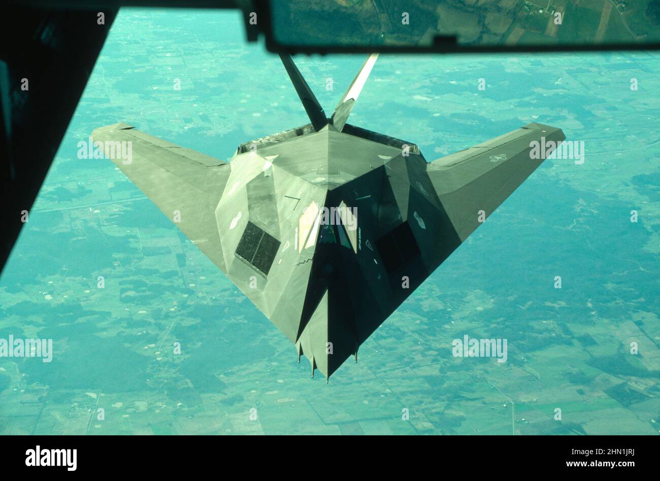 f-117a-stealth-fighter-in-flight-stock-photo-alamy