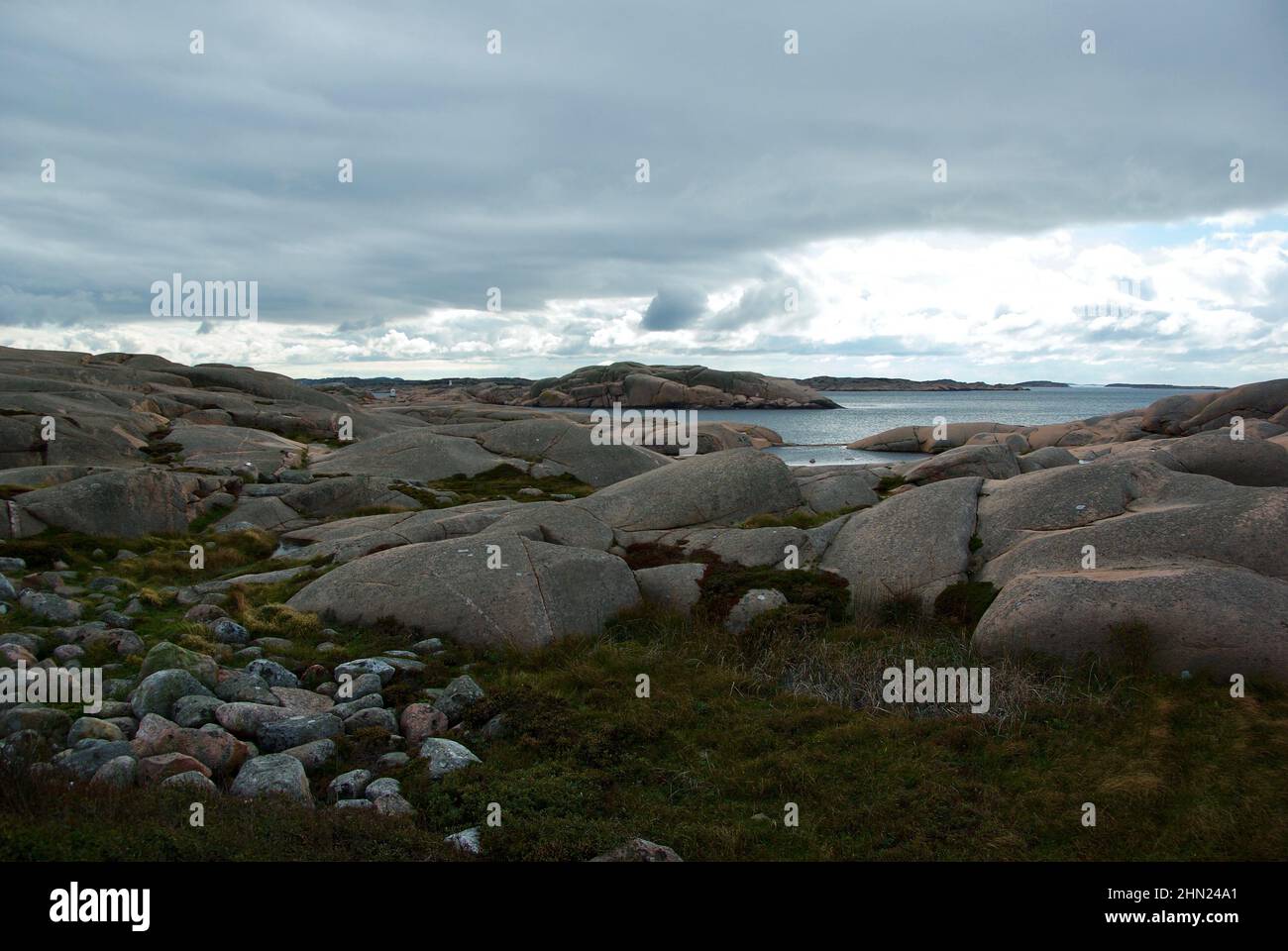 Landscape with ocean and red granite boulders at Stångehuvud nature ...
