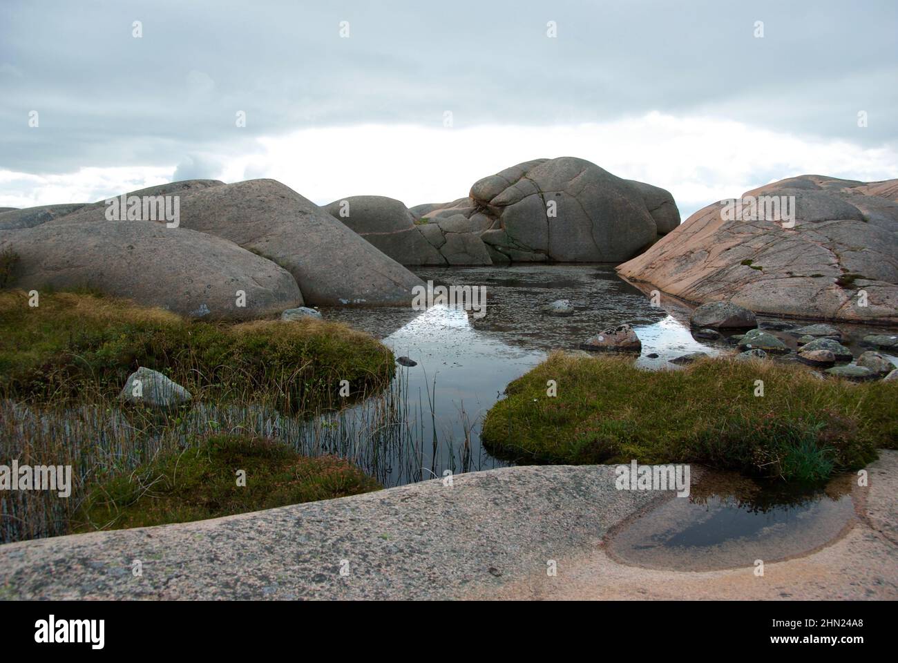 Landscape with ocean and red granite boulders at Stångehuvud nature ...