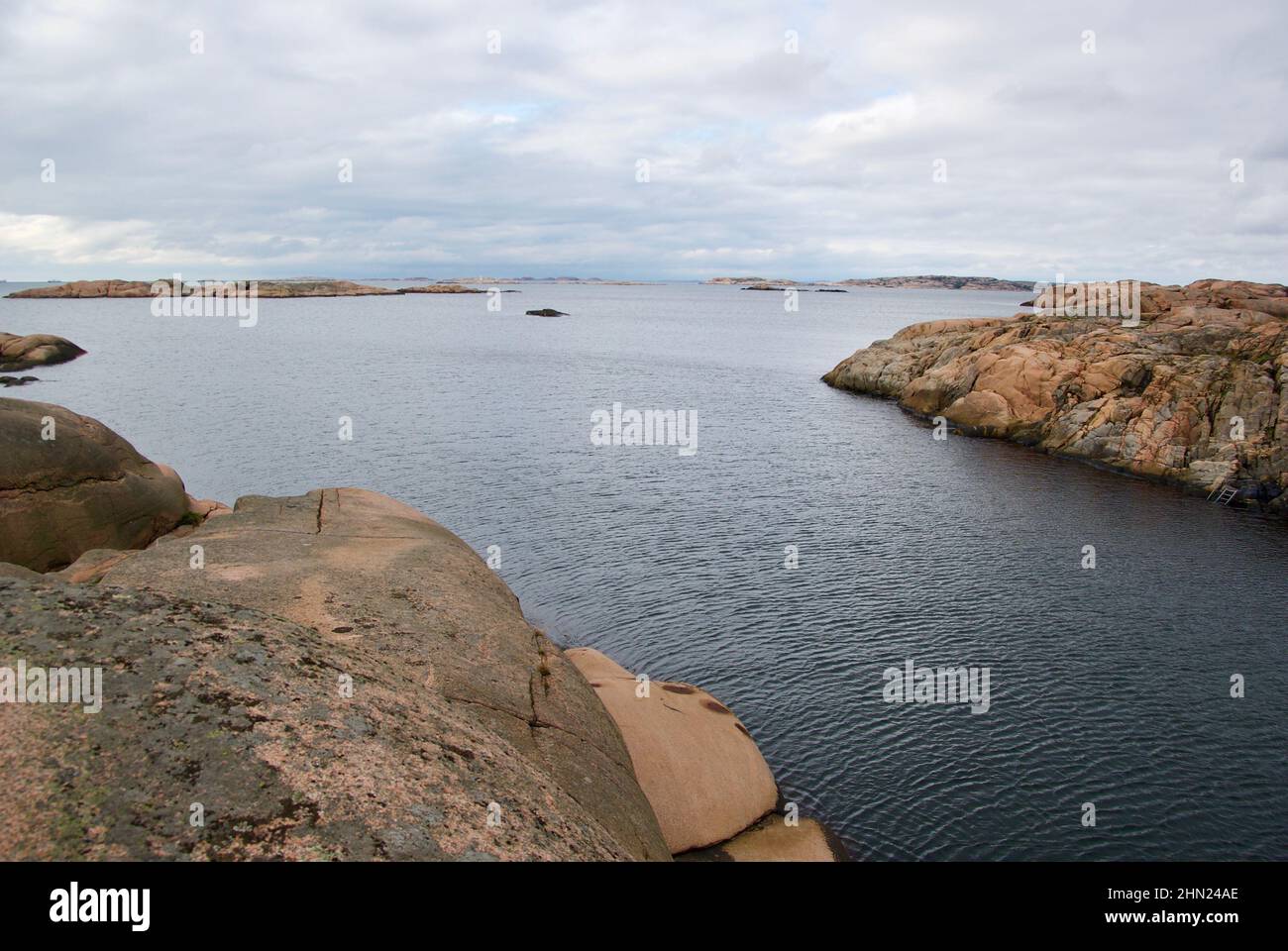 Landscape with ocean and red granite boulders at Stångehuvud nature ...