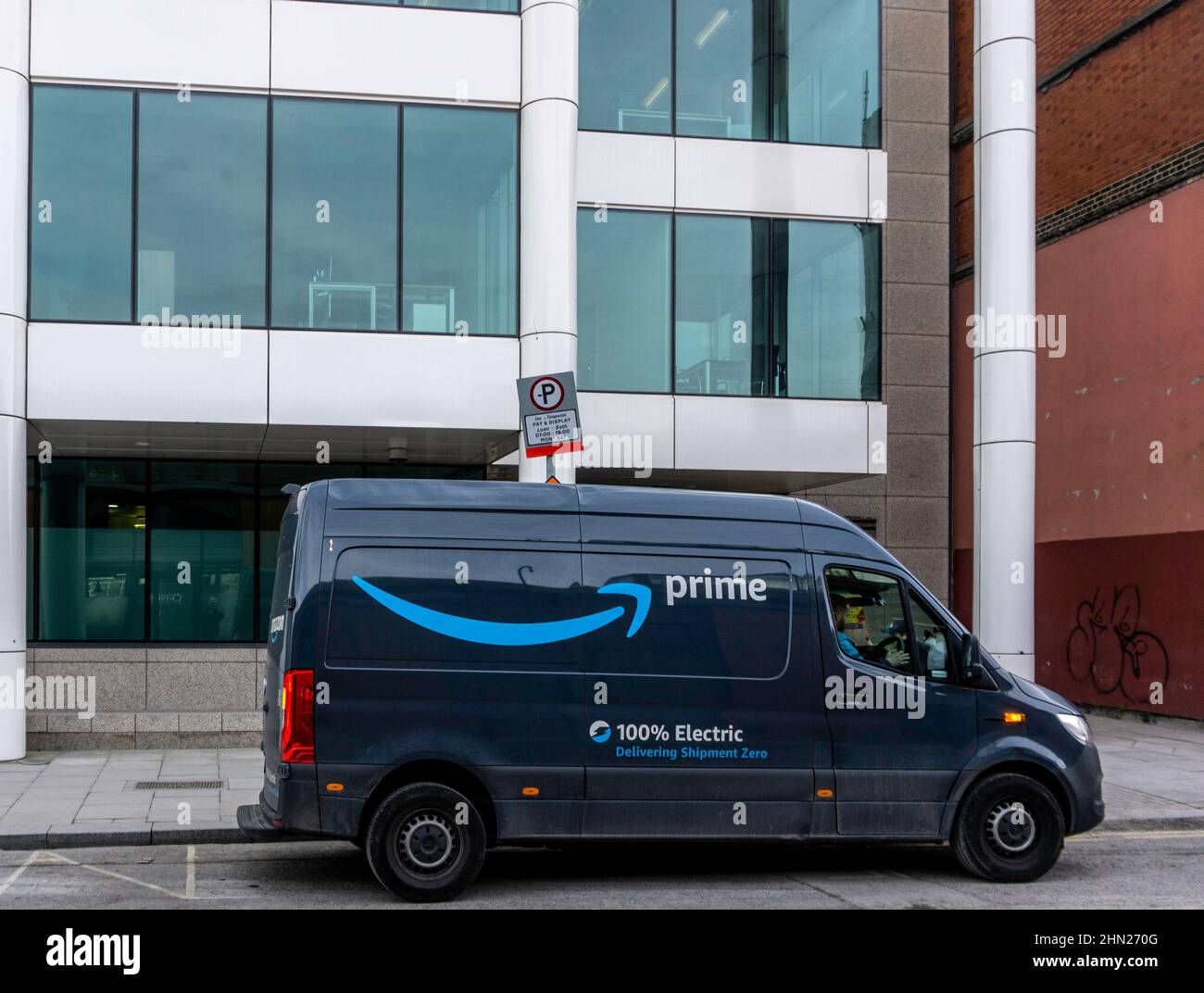 Amazon delivery van hi-res stock photography and images - Alamy