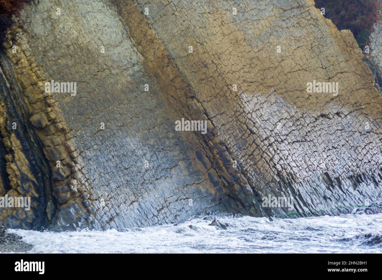 Waves storm sea hit rocks hi-res stock photography and images - Alamy