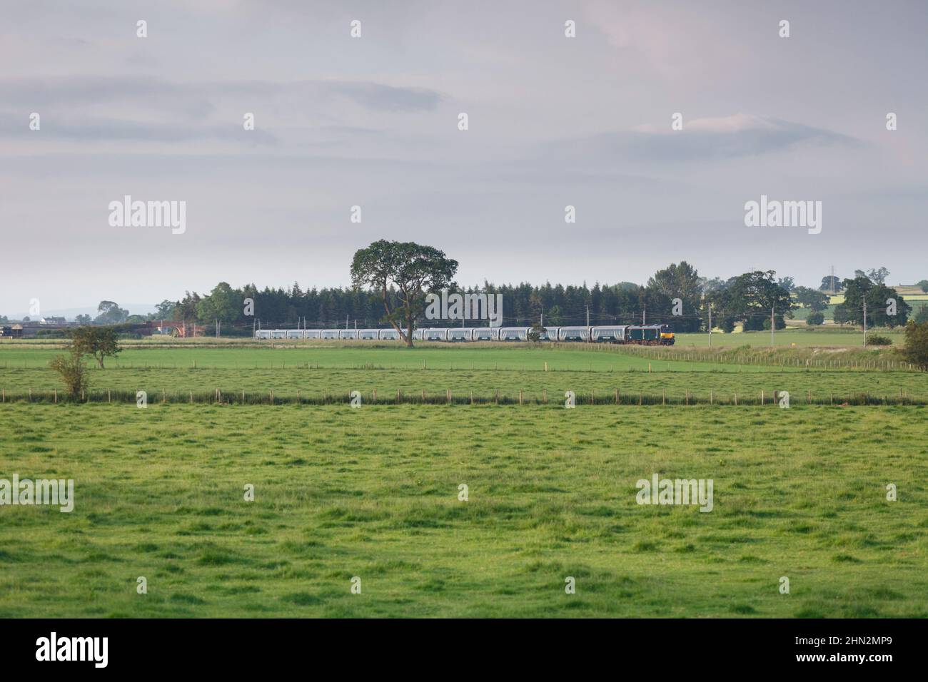 the 2350 London Euston - Glasgow & Edinburgh Caledonian sleeper train ...