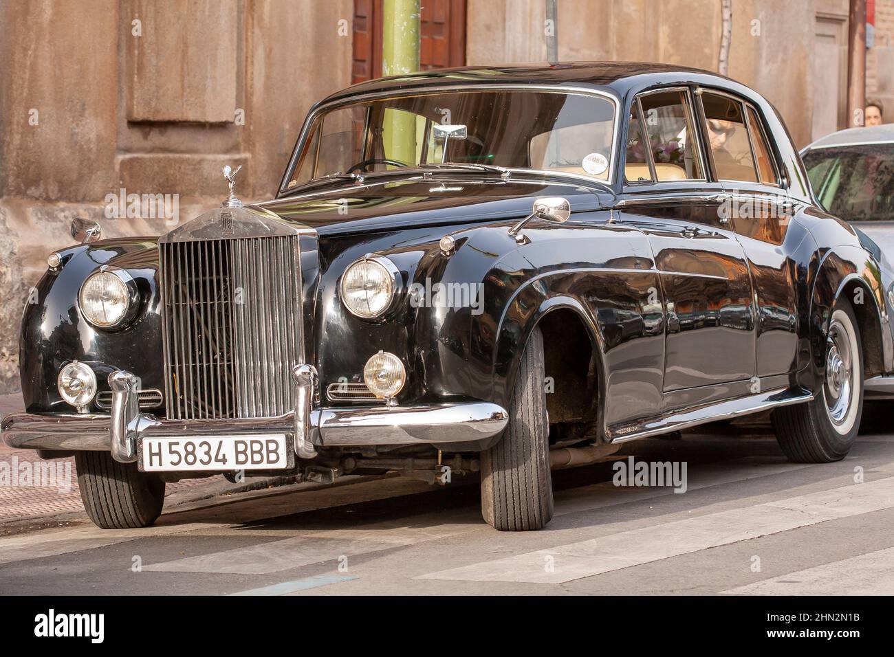 ALCALA DE HENARES, MADRID, SPAIN - OCTOBER 11, 2018: classic Rolls-Royce silver cloud from 1957 parked at the door of the church waiting for the newly Stock Photo