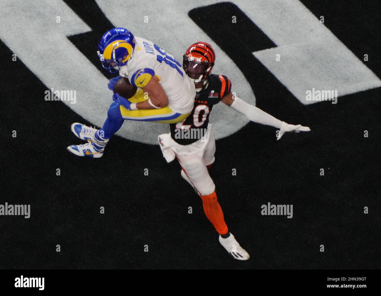 Los Angeles, United States. 13th Feb, 2022. Los Angeles Rams wide receiver  Cooper Kupp (10) catches a short pass for a touchdown over Cincinnati  Bengals cornerback Eli Apple (20) during the fourth