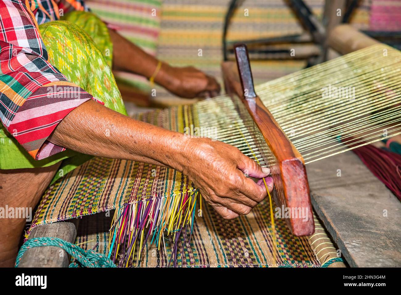 Closeup old woman hands weaving mats from dry reed Stock Photo Alamy