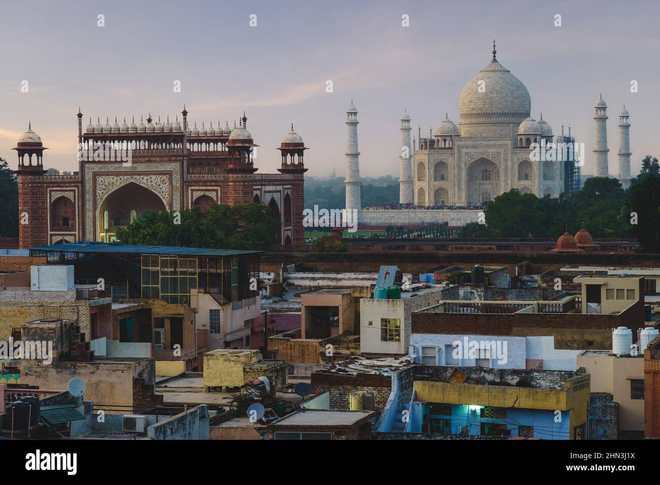 Night view downtown street hi res stock photography and images Alamy