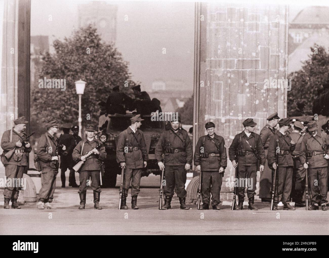 Vintage photo of Berlin Crisis of 1961: Building the Wall A Squad of East Berlin 'Workers' Militia' With Submachine Guns Stands Shoulder-To-Shoulder i Stock Photo