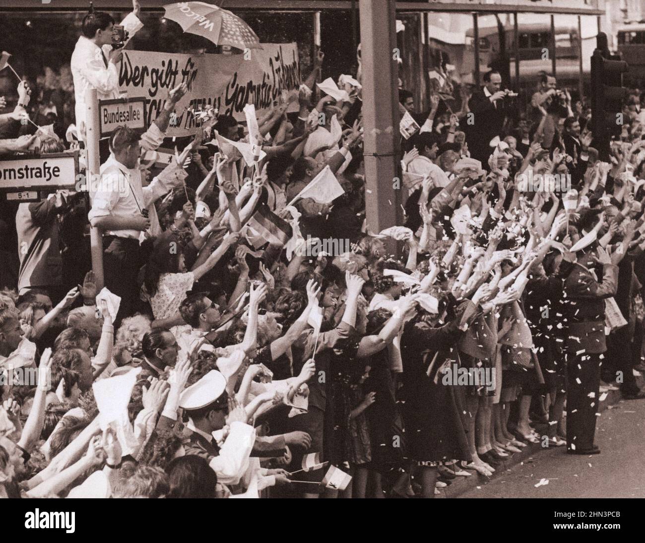 Vintage photo of Berlin Crisis of 1961: Building the Wall. Berlin Street Crowd Waves Greeting As President Passes. West Berlin. Juni, 26, 1961 Stock Photo