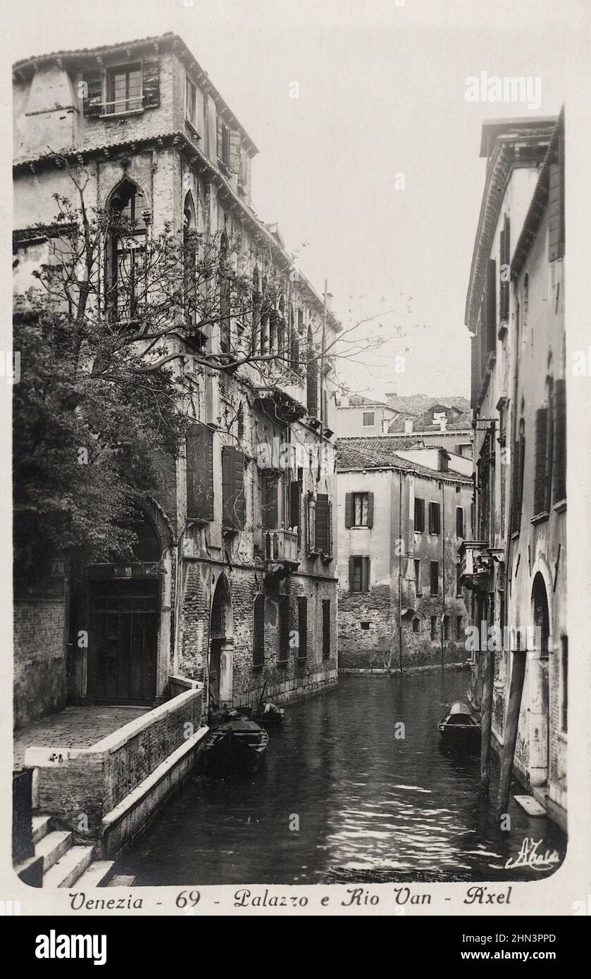 Palazzo Soranzo Van Axel. Venezia, Italy, ca. 1930 Palazzo Soranzo Van Axel is a Gothic palace in Venice, Italy located in the Cannaregio district. Th Stock Photo