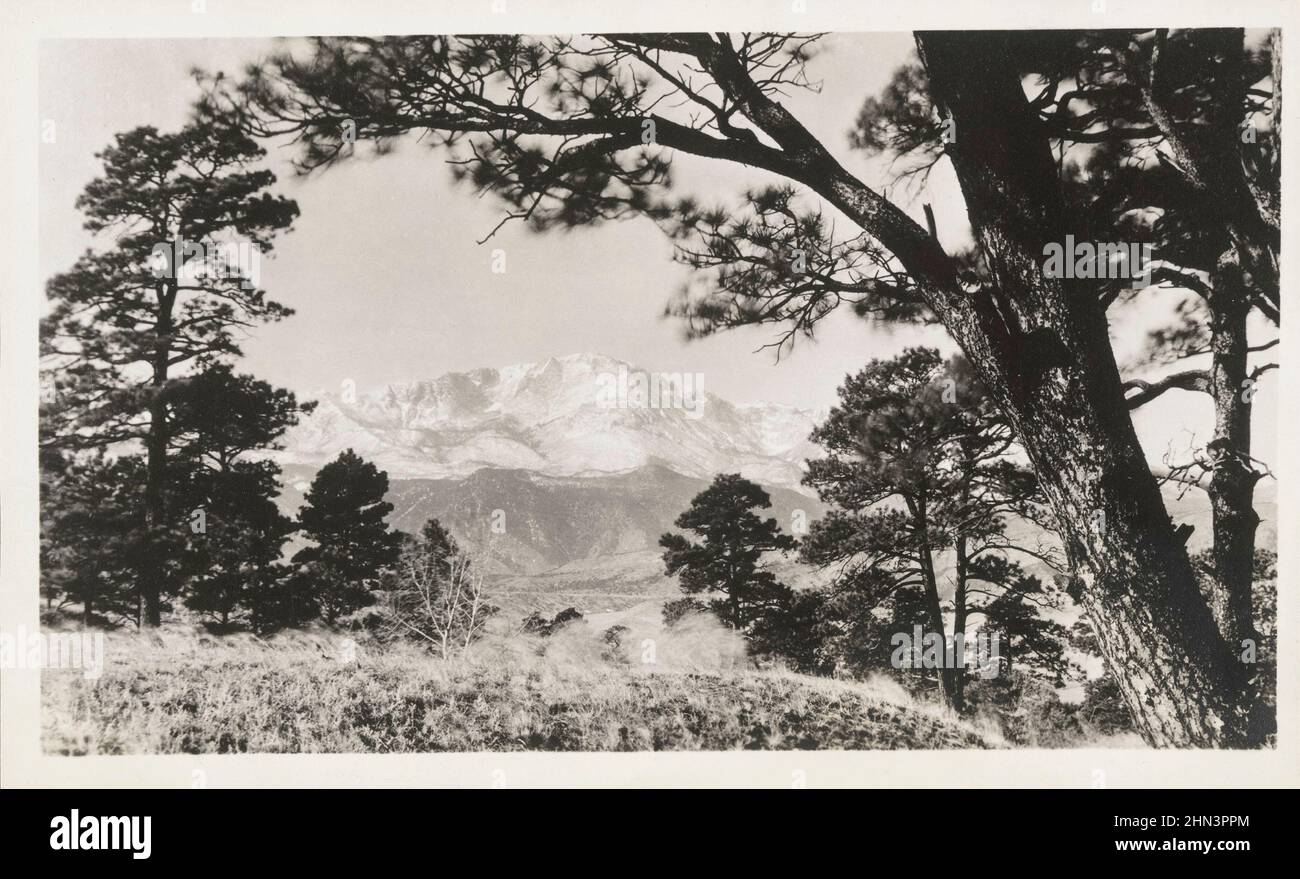 Vintage photo of Colorado Springs Pikes Peak, Nationalpark, Garden of the Gods. Colorado, USA. 1930s Stock Photo