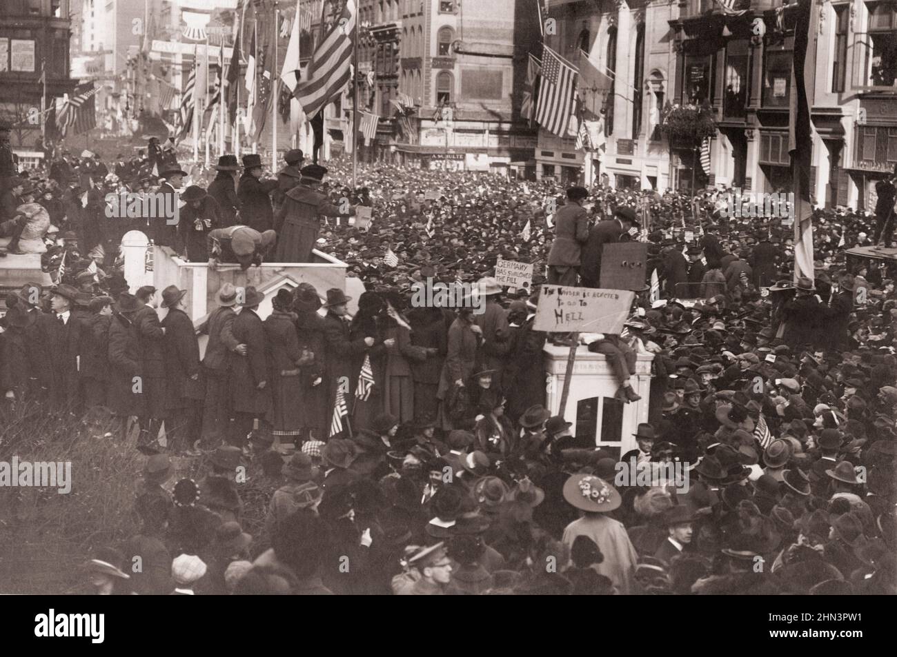World War I. Armistice Day in New York City. Wild scene in front of Public Library. USA. 1918 Stock Photo