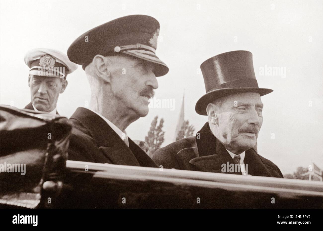 Vintage photo of Haakon VII of Norway and Christian X of Denmark upon King Haakon's arrival in Copenhagen. September 22, 1945 Stock Photo