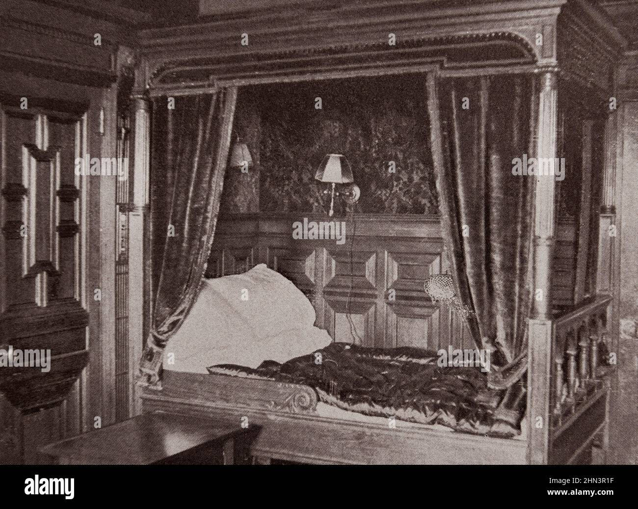 Vintage photo of Titanic liner's interior: The bedroom. 1912 Two rooms (the bedroom and lounge) in a private apartment, the cost of which was approxim Stock Photo