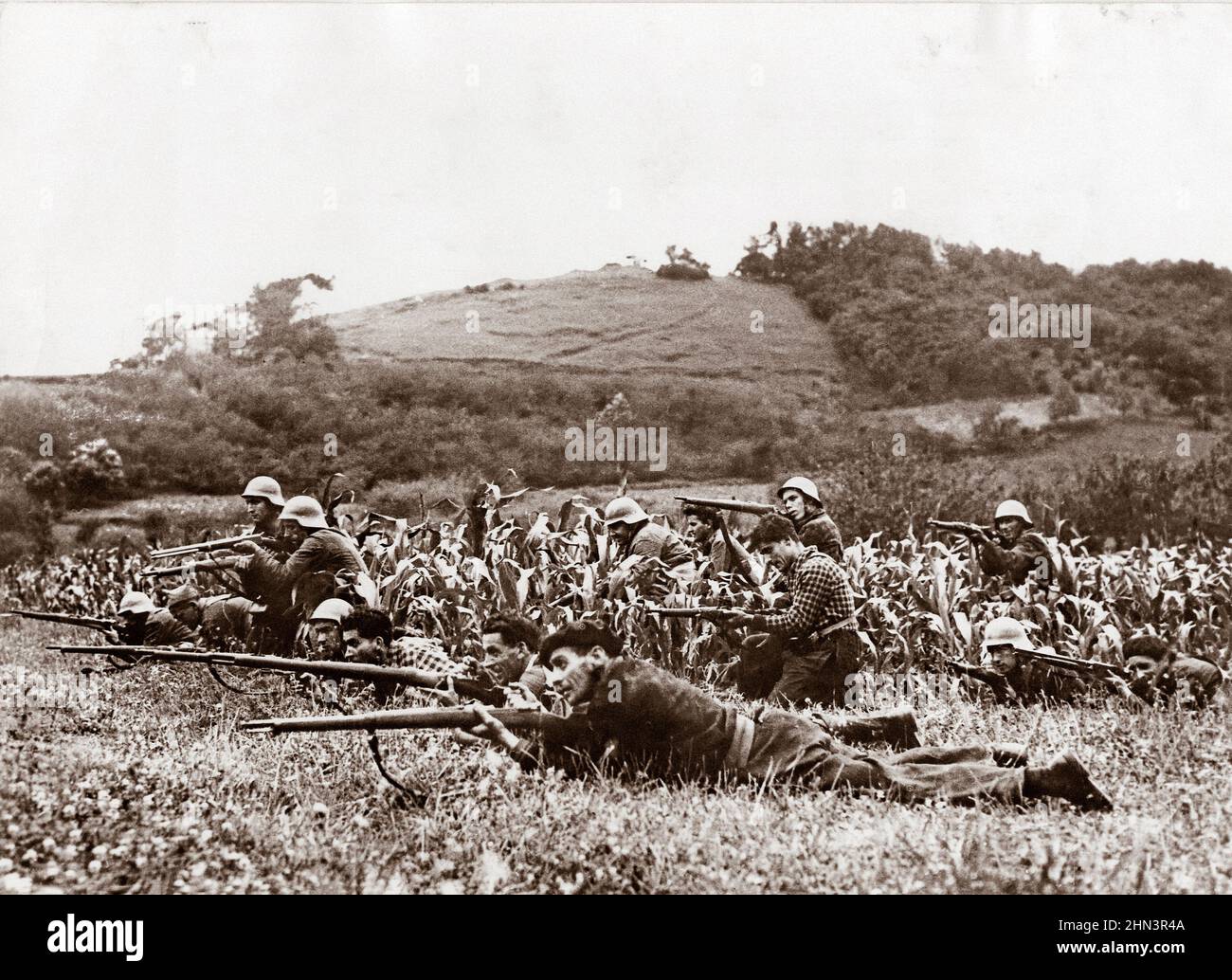 Archival photo of the Spanish Civil War. Republican Militia attack in San Sebastian. August 1936 Stock Photo