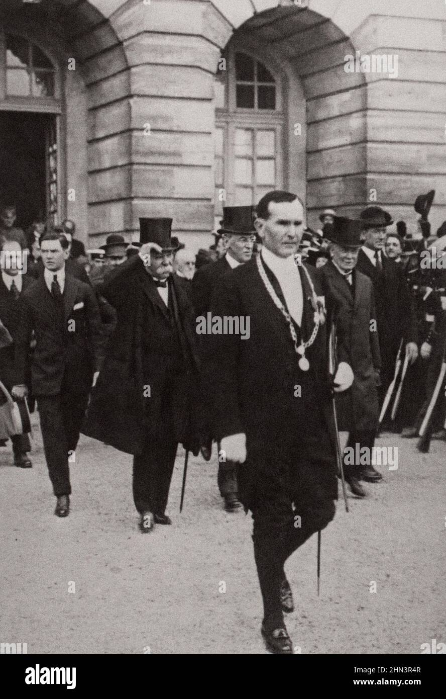 M. Clemenceau, Woodrow Wilson and Lloyd George leaving the Saint-Germain Chateau after presenting the Peace terms to the Austrians. Saint-Germain, Fra Stock Photo