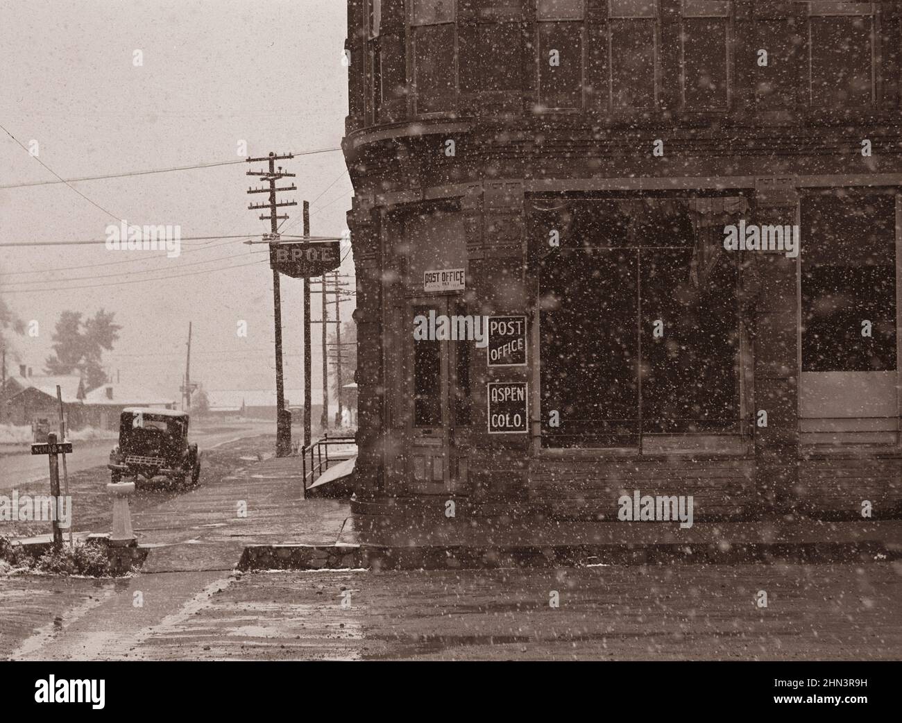 Vintage photo of American life in 1940s. Post office in blizzard. Aspen, Colorado. By Marion Post Wolcott (photographer). September 1941 Stock Photo