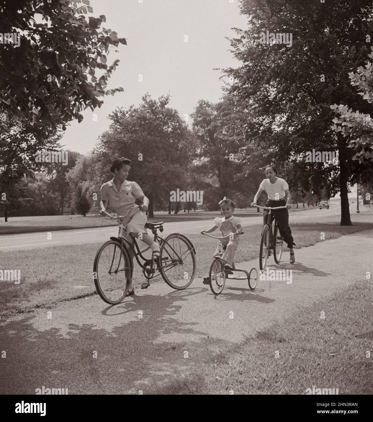 Vintage photo of American life in 1940s. Sunday cyclists in East Potomac Park, Washington, D.C.  Summer of 1942 Stock Photo