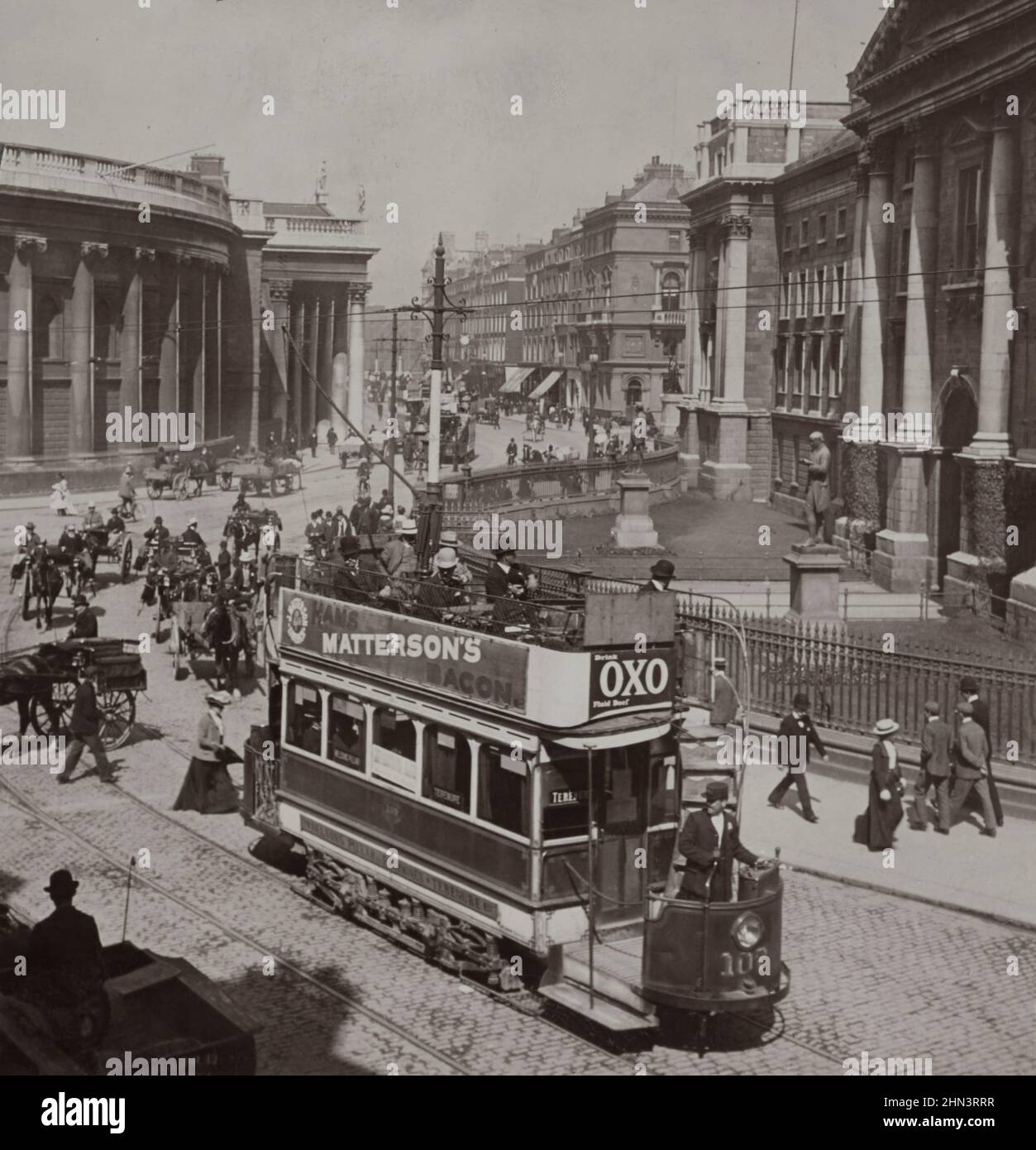 Vintage photo of Trinity College (right), Bank of Ireland and old Parliament House (left). Dublin, Ireland. 1900s Stock Photo