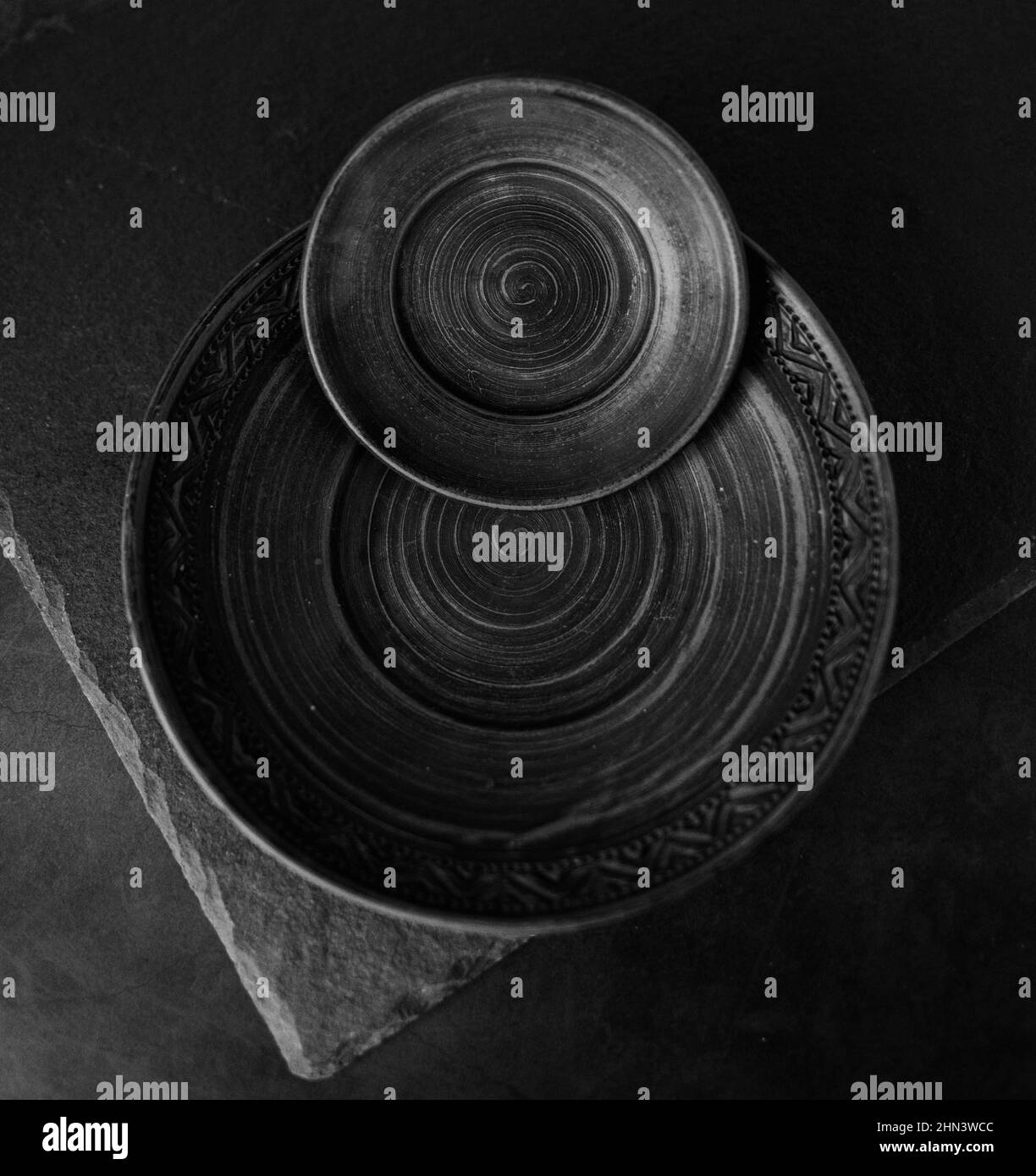 Vintage clay plates in ethnic style. kitchenware Stock Photo Alamy