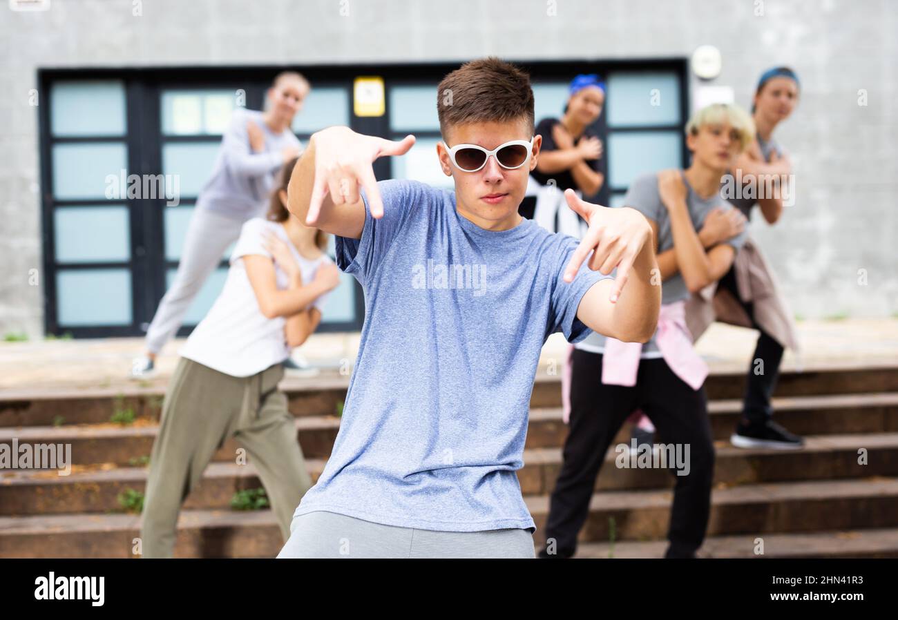 Teen boy dancing modern street dance with teenagers Stock Photo Alamy
