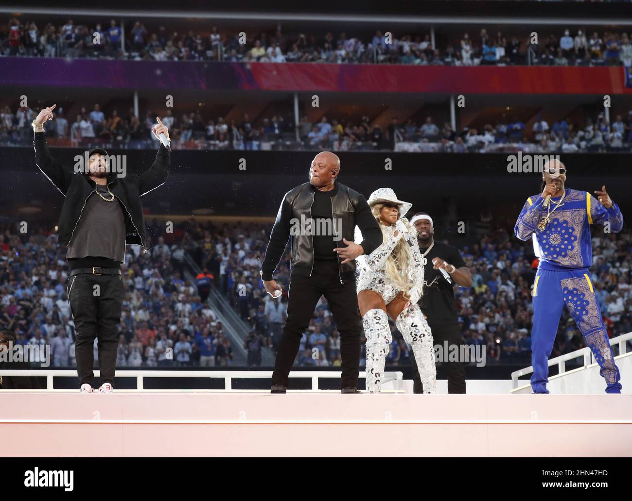 Los Angeles, United States. 14th Feb, 2022. Dr. Dre, Snoop Dogg, Eminem,  Mary J. Blige, and Kendrick Lamar perform at the Pepsi Super Bowl LVI  Halftime Show during Super Bowl LVI between