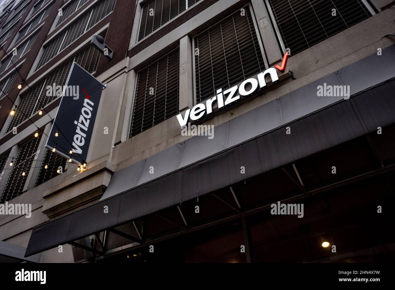 Verizon's store on Michigan Avenue is closed