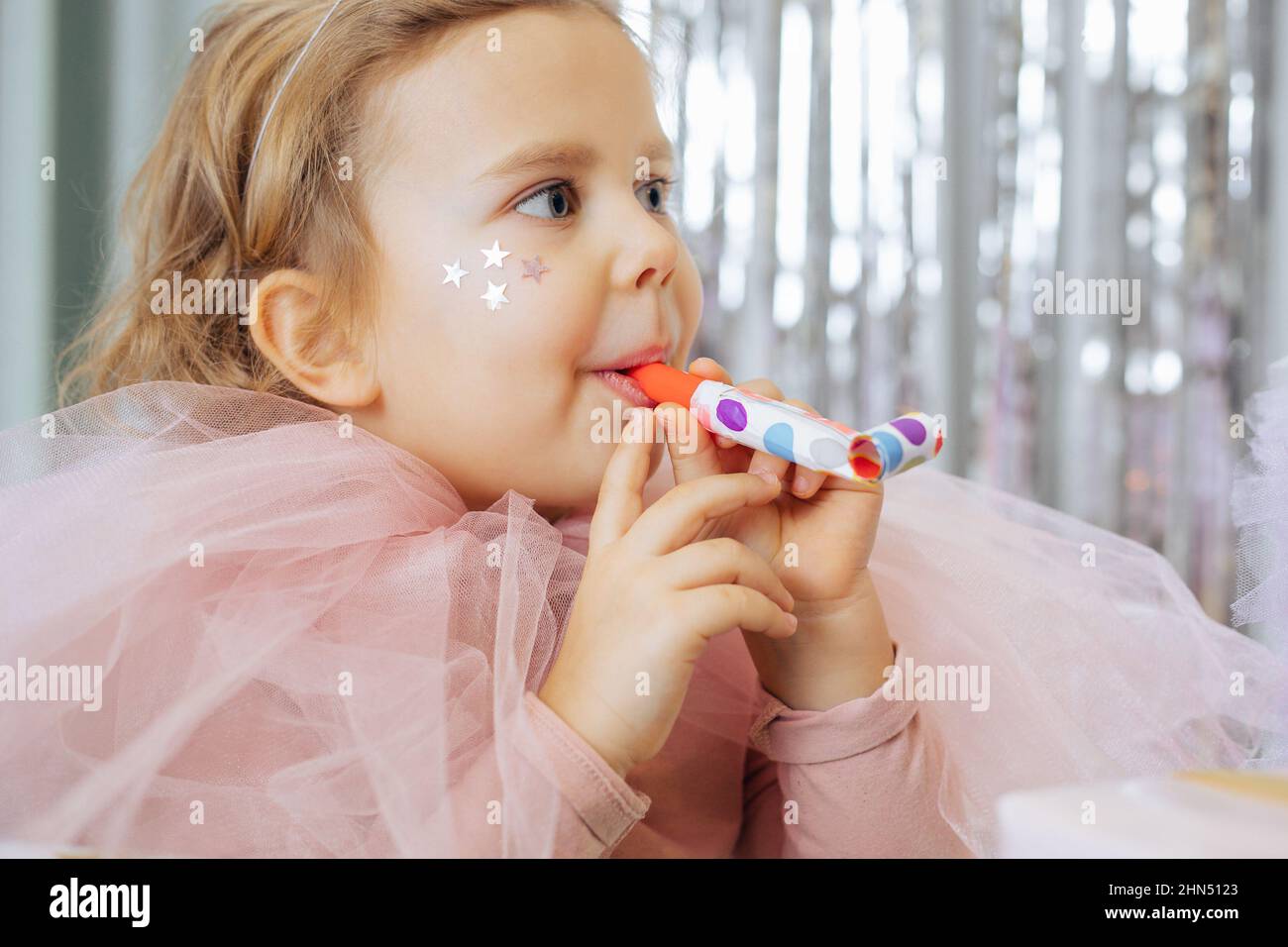 Short golden dress hi-res stock photography and images - Alamy