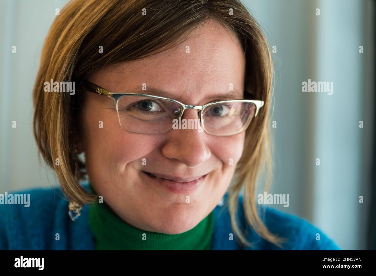 30 year old woman smiling hi-res stock photography and images - Alamy