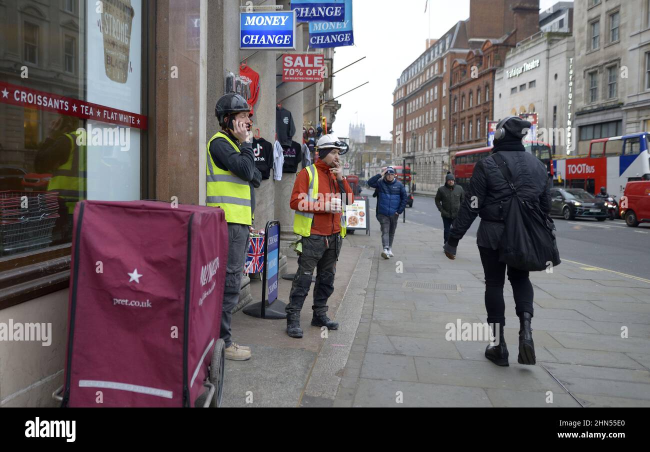 London, England, UK. Workmen having a coffee and cigarette break in Whitehall Stock Photo