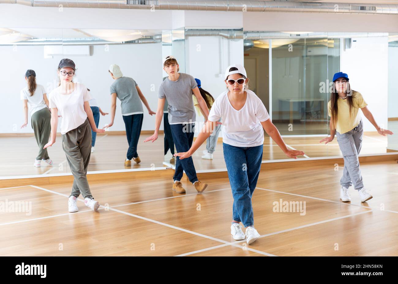 Teenagers training hip hop in dance studio Stock Photo - Alamy