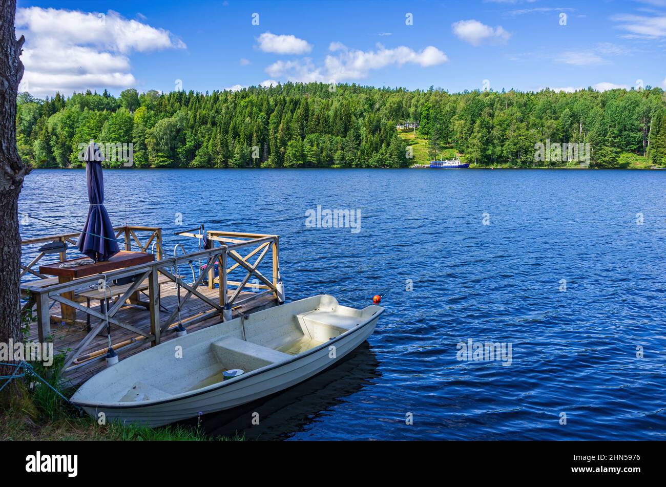 Floating platform in lake hi-res stock photography and images - Alamy