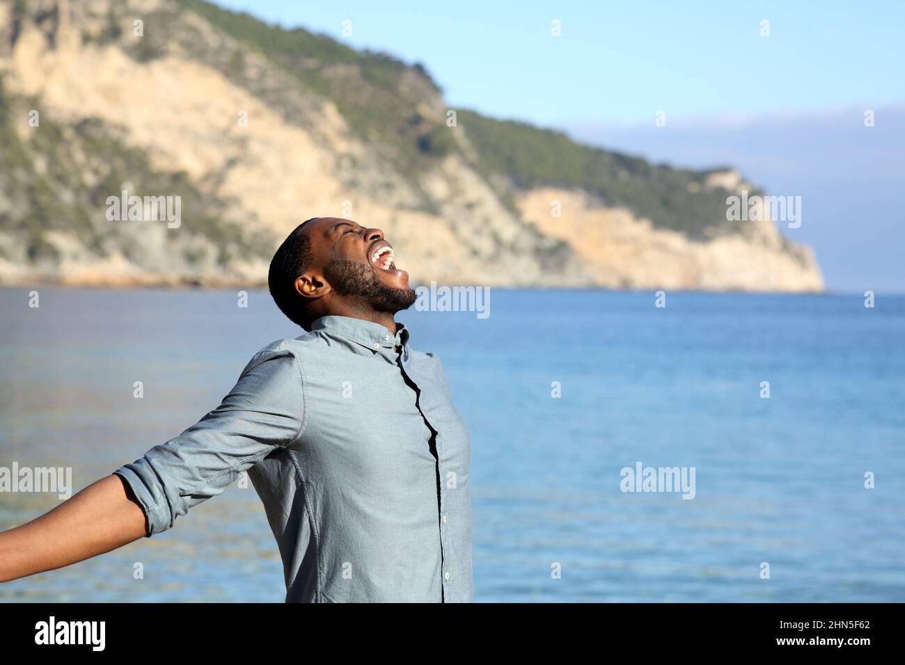 Black man on vacation hi-res stock photography and images - Alamy