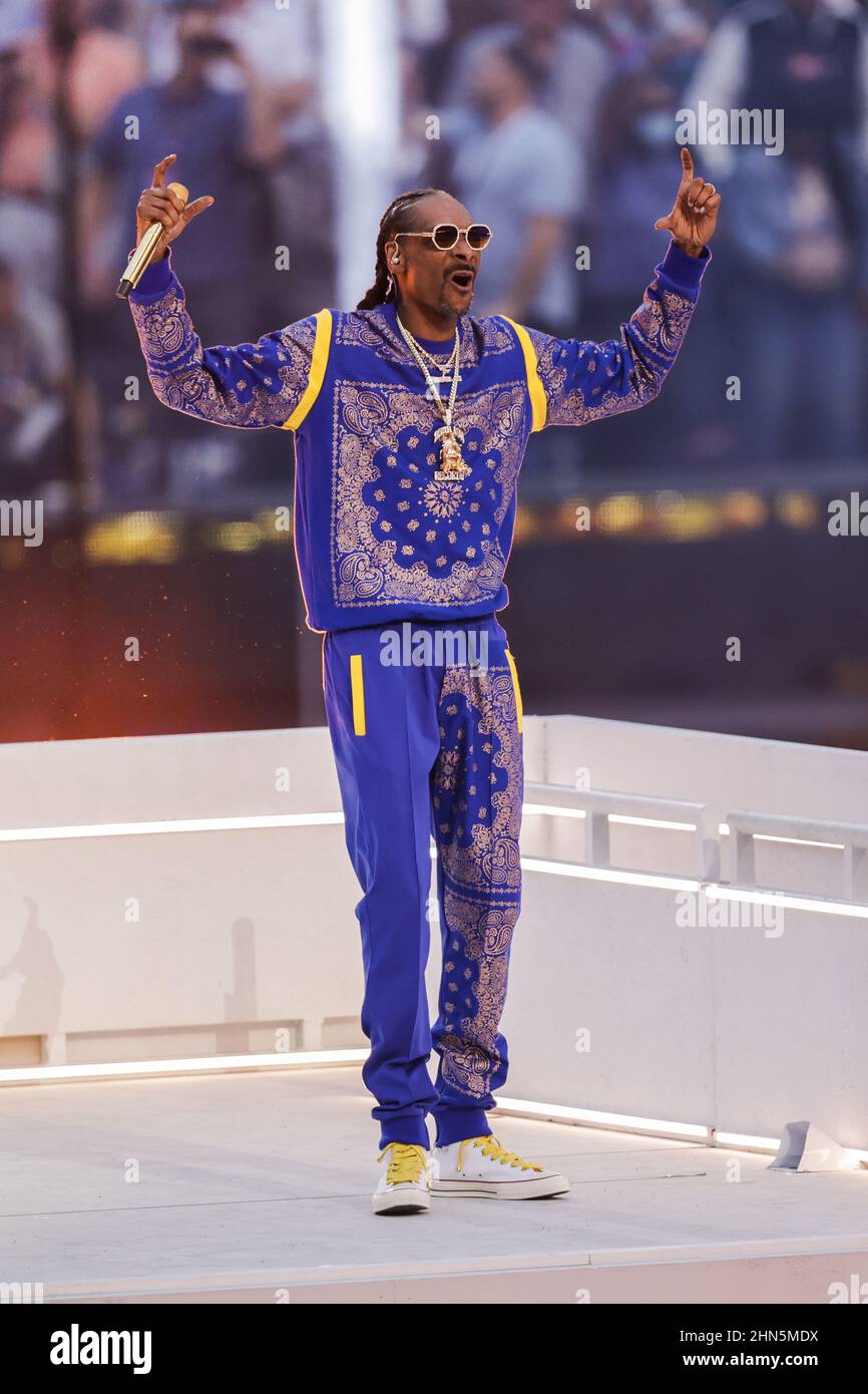 Snoop Dogg helps hype Super Bowl LVI in Los Angeles