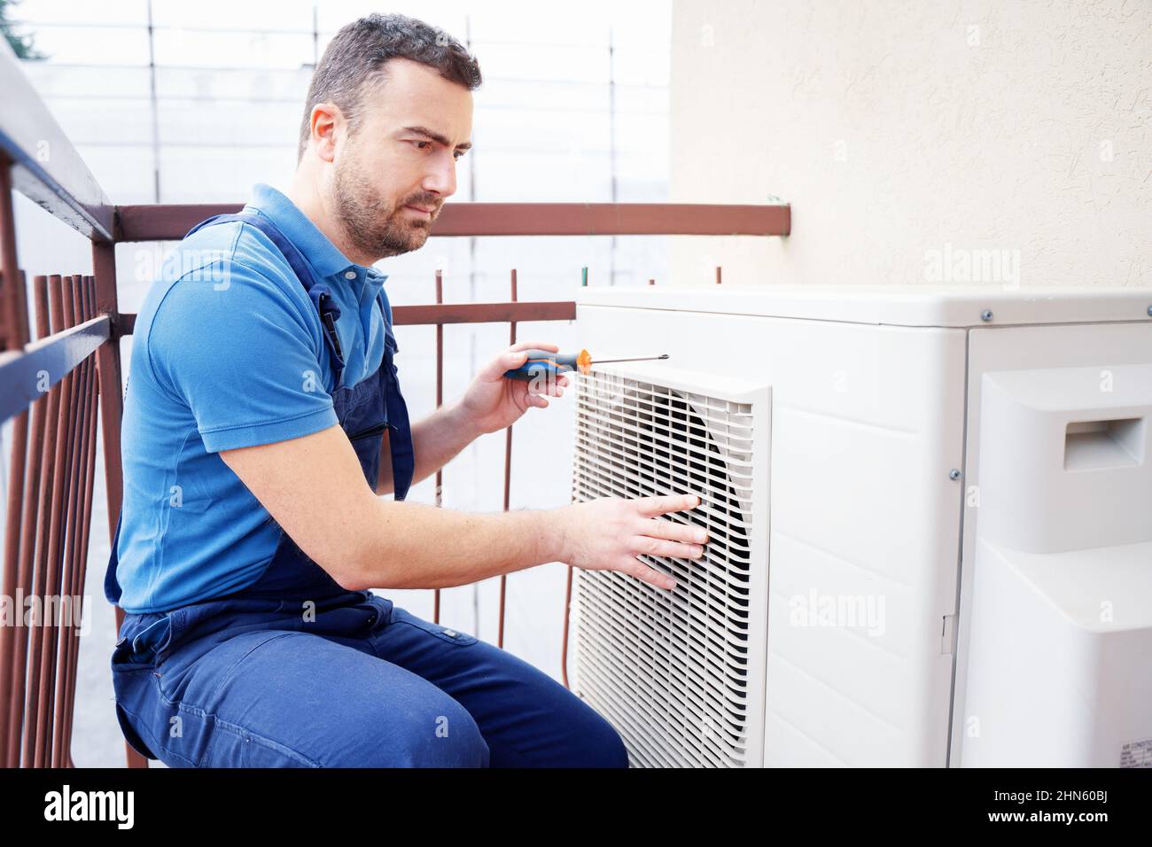 Installation service of an air conditioner heat exchanger outdoor unit