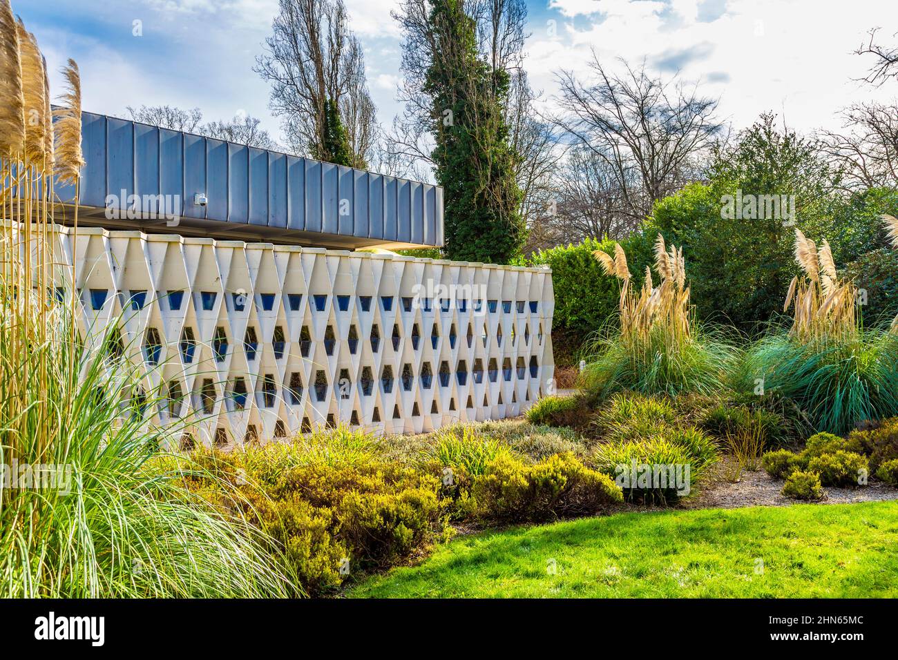 1970s style crematorium building designed by E. G. Chandler at City of London Cemetery and Crematorium, Manor Park, Newham, London, UK Stock Photo