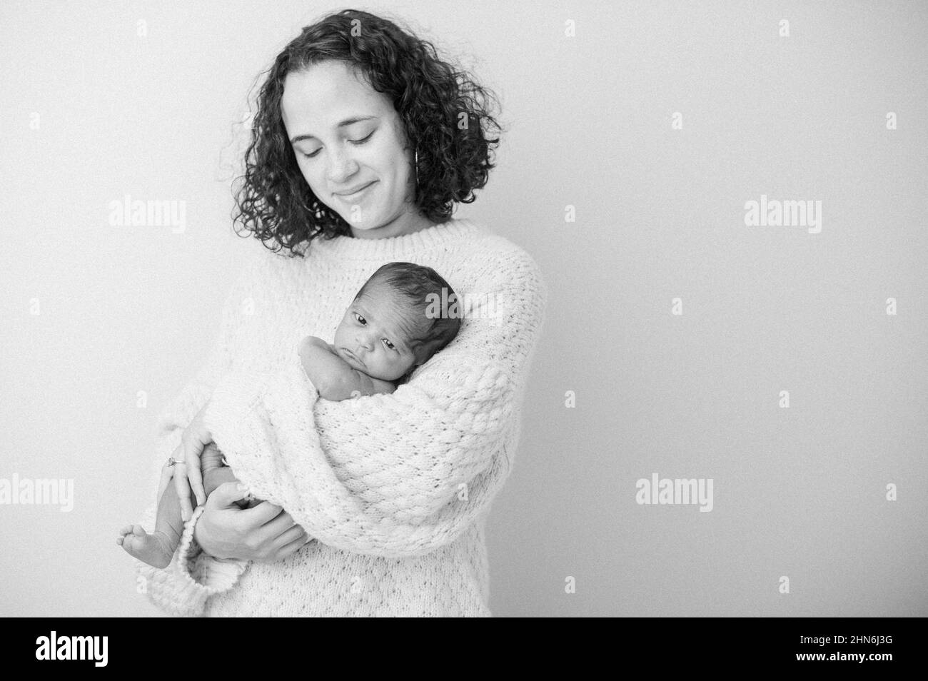Black and white newborn hi-res stock photography and images - Alamy