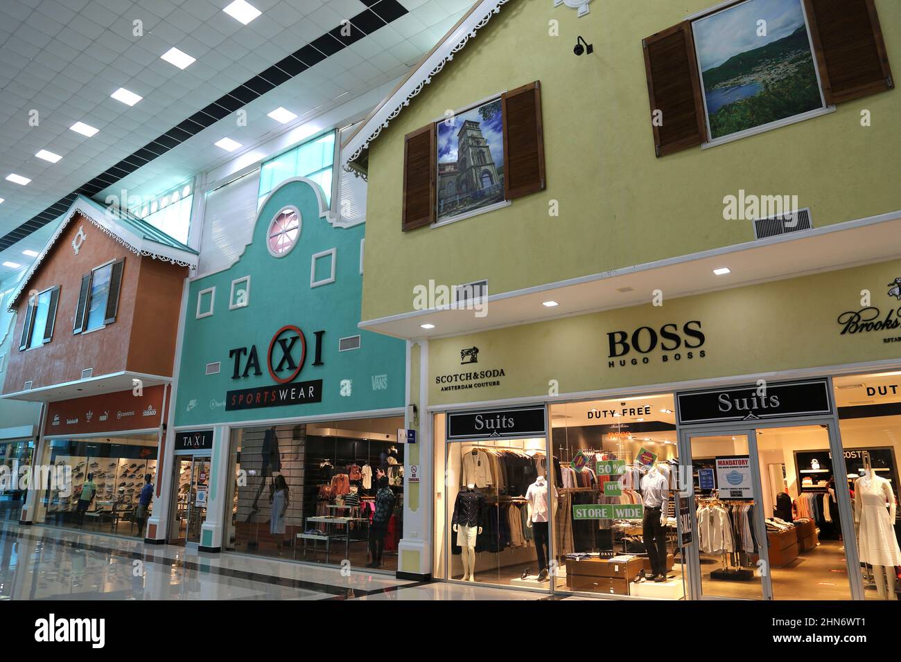 Caribbean shopping mall hi-res stock photography and images - Alamy