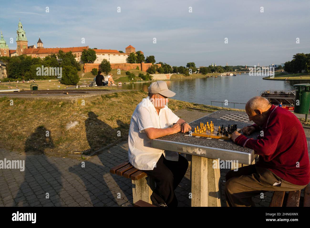 partida de ajedrez junto al rio Vistula, Cracovia, voivodato de Pequeña Polonia,Polonia,  eastern europe Stock Photo