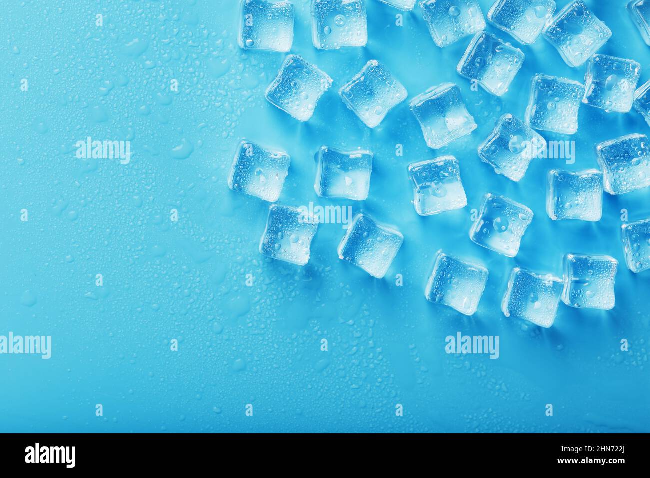 https://c8.alamy.com/comp/2HN722J/ice-cubes-with-water-drops-scattered-on-a-blue-background-top-view-2HN722J.jpg